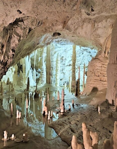 意大利最人氣鐘乳石洞 Grotte di Frasassi | 細賞大自然鬼斧神工